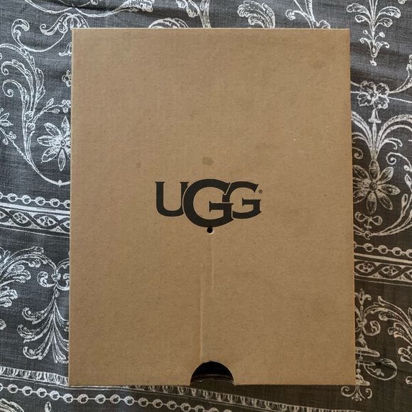 Toddler Uggs size 8c (chestnut) - Picture 2 of 7